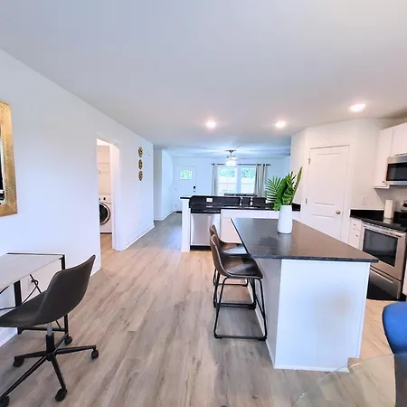 Ranch Home! Near Uncc, Medieval, Pavilion & Uptown
